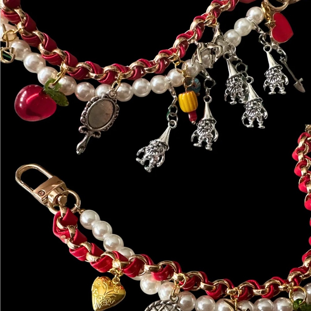 Snow White Themed Swag Bag Charm
